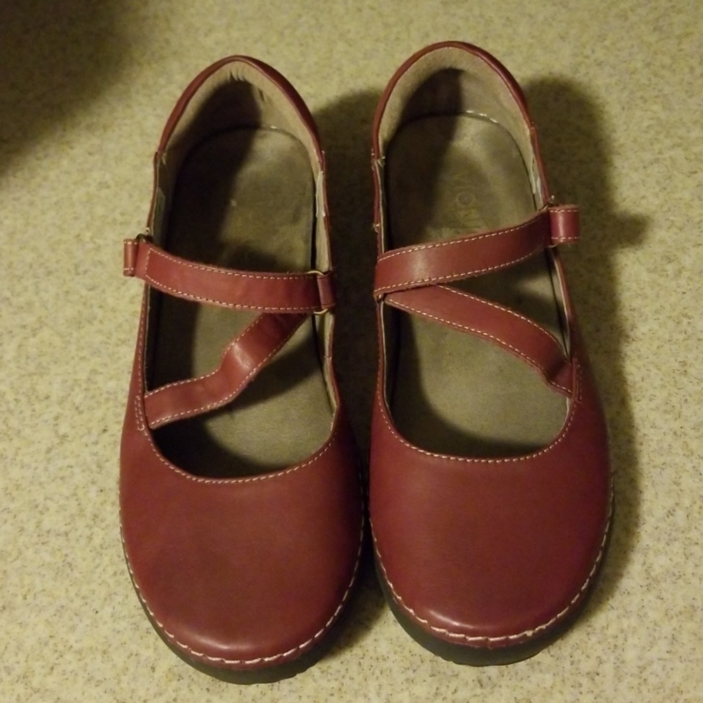 Vionic Mary Jane burgundy shoe size 8